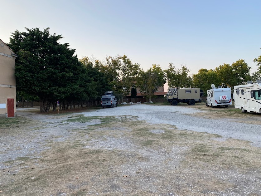 Aire camping car à Arles