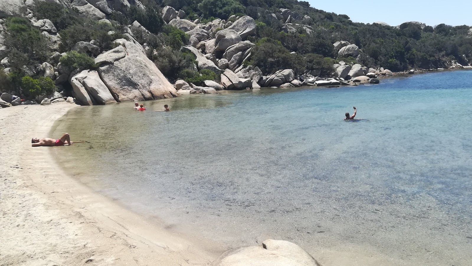 Cala Caprarese Beach'in fotoğrafı doğal alan içinde bulunmaktadır