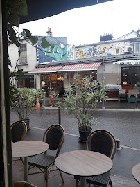 Atmosphère du Restaurant ou café Le Voltaire à Saint-Ouen-sur-Seine - n°5