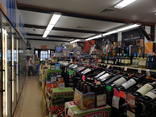 Liquor Store «Collins Package Store», reviews and photos, 552 Halfway House Rd, Windsor Locks, CT 06096, USA
