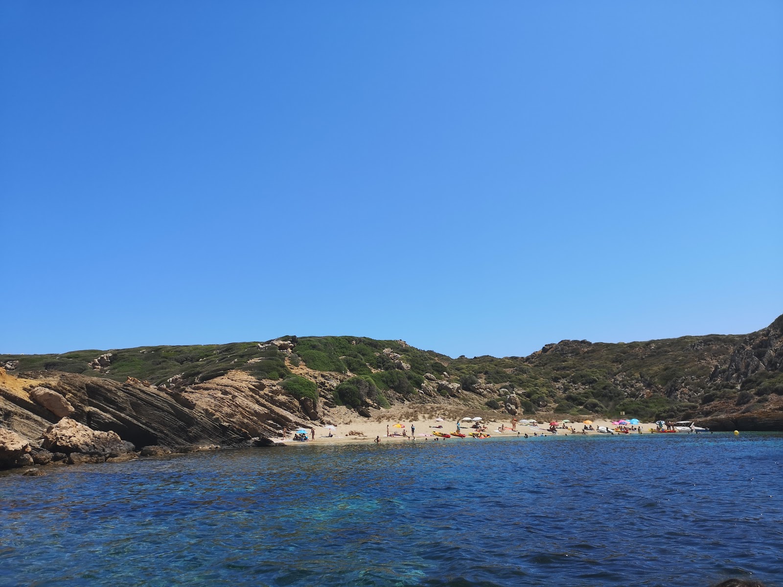 Valokuva Playa Els Tamarellsista. ja sen kaunis maisema