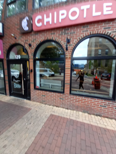 Mexican Restaurant «Chipotle Mexican Grill», reviews and photos, 129 Marshall St, Syracuse, NY 13210, USA