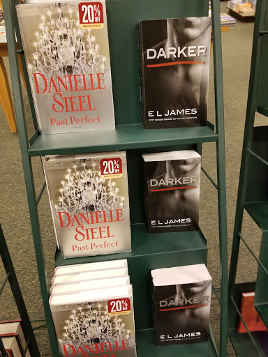 Book Store «Barnes & Noble», reviews and photos, 1980 N Dixie Hwy, Elizabethtown, KY 42701, USA