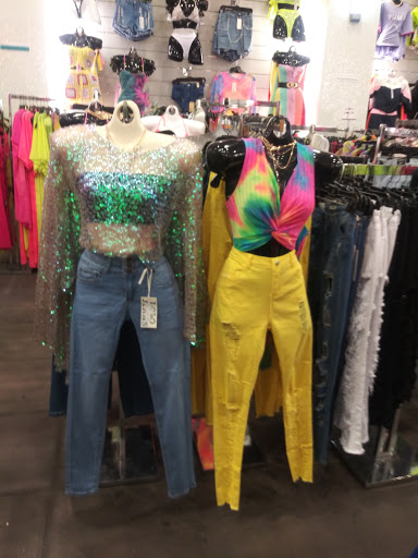 Fashion Accessories Store «Hot Point International Fashions», reviews and photos, 342 E Fordham Rd, Bronx, NY 10458, USA