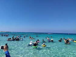 Foto von Minaa Alhasheesh beach und die siedlung