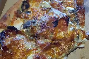 Wiseguise Pizza: Burnie image