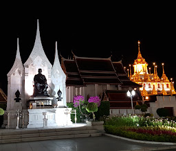 Statue of King Rama III photo