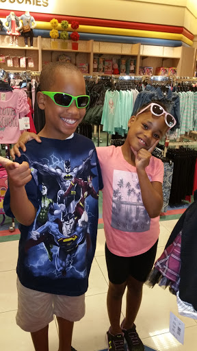 Department Store «Von Maur», reviews and photos, 37700 W 6 Mile Rd, Livonia, MI 48152, USA