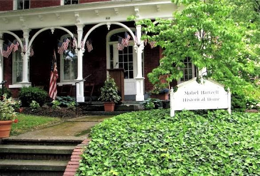 Historical Landmark «Mabel Hartzell Home», reviews and photos, 840 N Park Ave, Alliance, OH 44601, USA