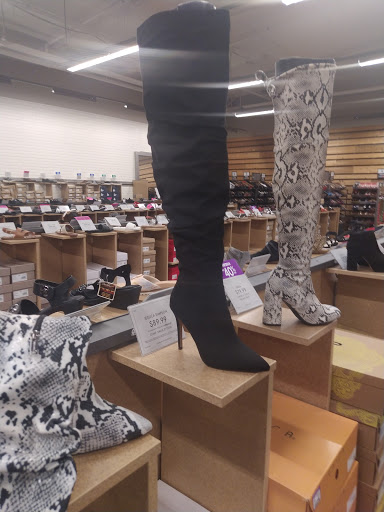Shoe Store «DSW Designer Shoe Warehouse», reviews and photos, 2316 Monument Blvd, Pleasant Hill, CA 94523, USA