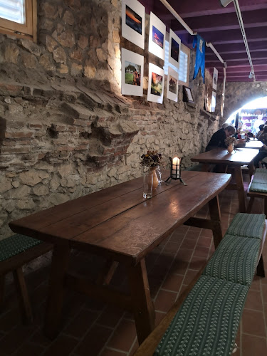 Opinii despre ,,Öreg kapitány'' borozó în Sümeg - Kávézó