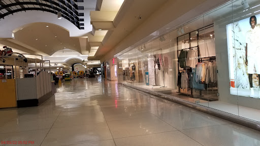Shopping Mall «Oakland Mall», reviews and photos, 412 W 14 Mile Rd, Troy, MI 48083, USA