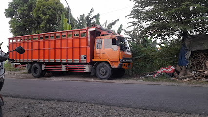 Parkir Truck Tanggul