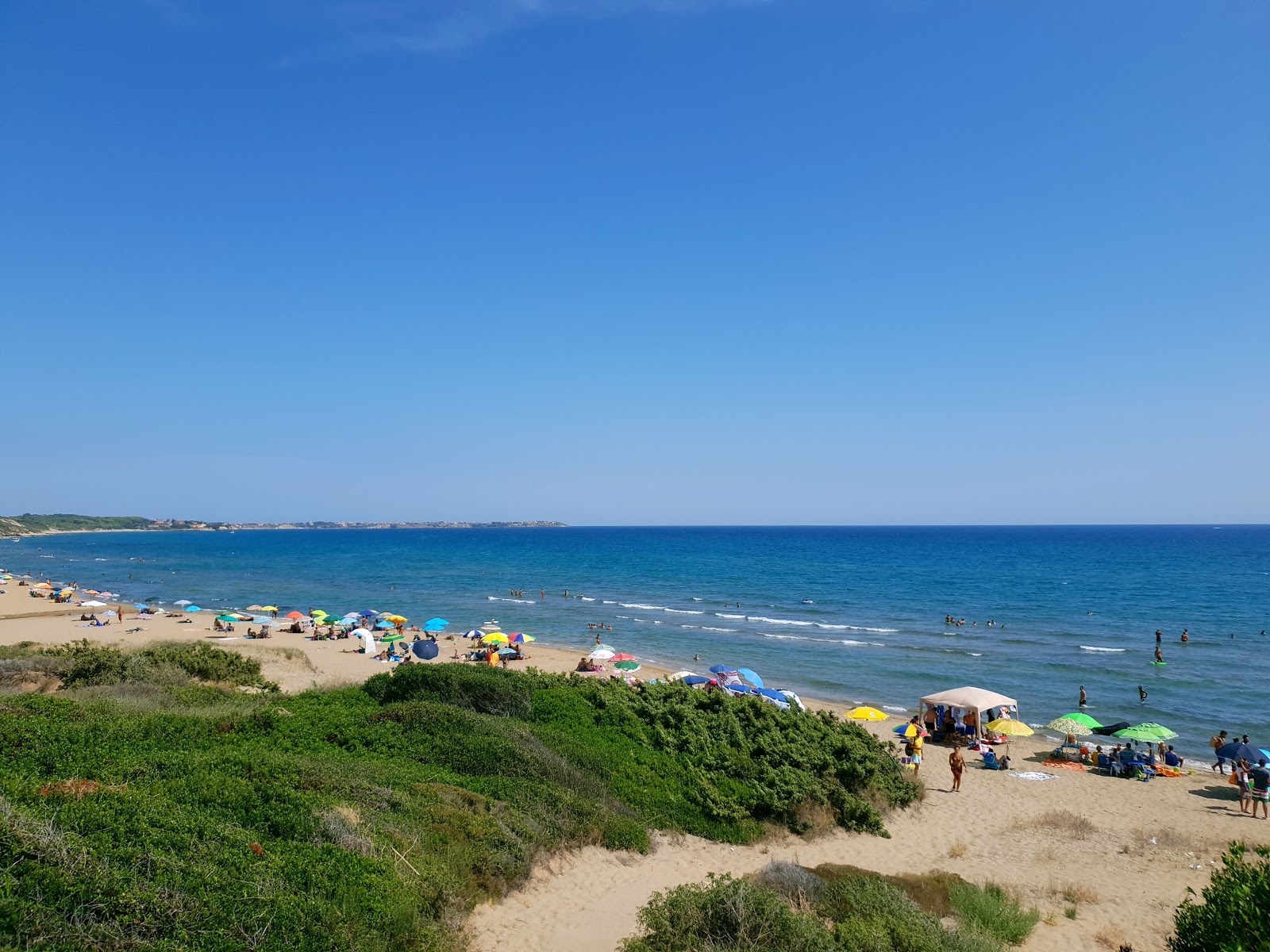 Φωτογραφία του Santa Domenica II με καφέ άμμος επιφάνεια