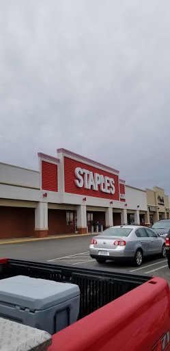 Office Supply Store «Staples», reviews and photos, 84 Southgate Square, Colonial Heights, VA 23834, USA