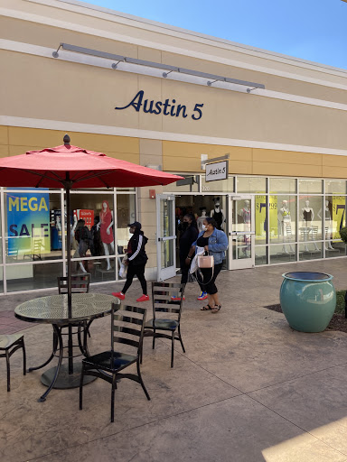 Outlet Mall «The Outlet Shoppes», reviews and photos, 915 Ridgewalk Pkwy, Woodstock, GA 30188, USA