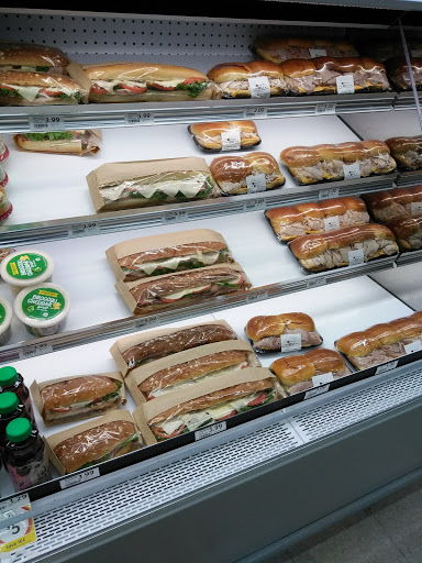 Grocery Store «Winn-Dixie», reviews and photos, 2880 Howland Blvd, Deltona, FL 32725, USA