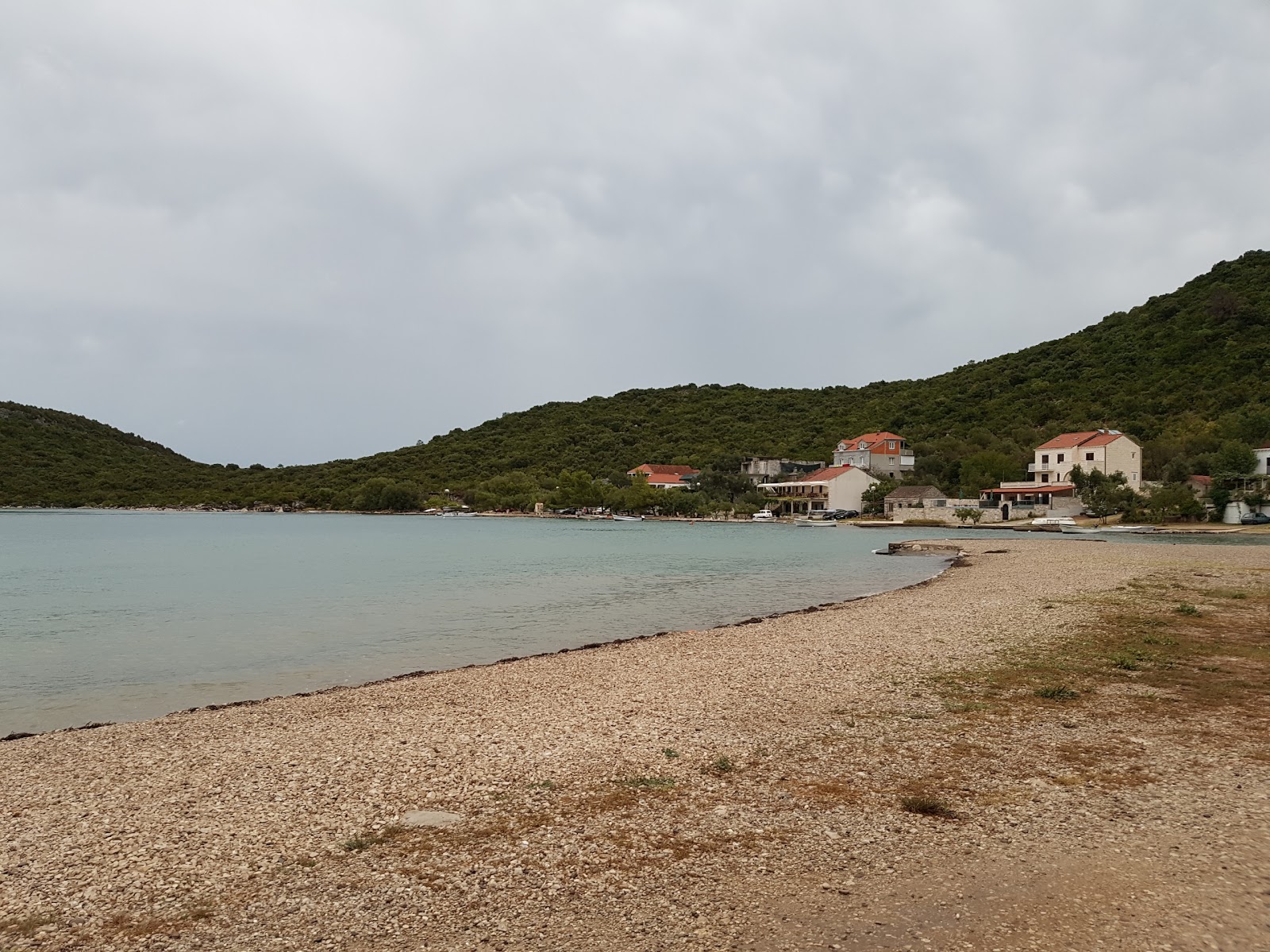 Luka Dubrava beach'in fotoğrafı çok temiz temizlik seviyesi ile