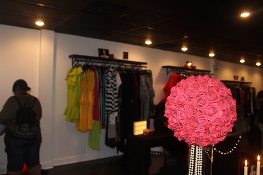 Curve Culture Boutique South Loop, 614 W Roosevelt Rd, Chicago, IL 60607, USA, 