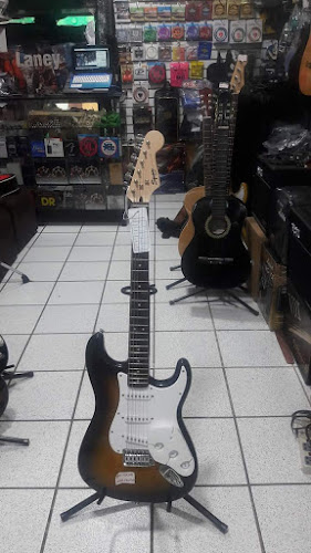 Av. La Mar N° 2275, San Miguel 15088