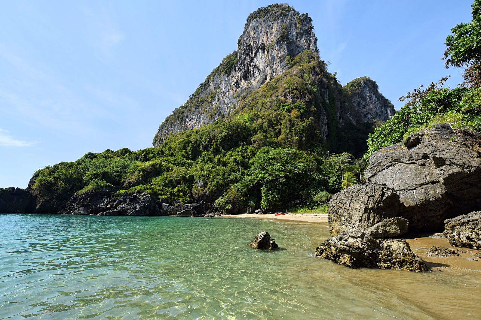 Foto van Sabai beach met helder fijn zand oppervlakte