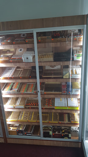 Tobacco Shop «Leaf N Legend Vape & smoke shop», reviews and photos, 605 Bedford St #3, Whitman, MA 02382, USA