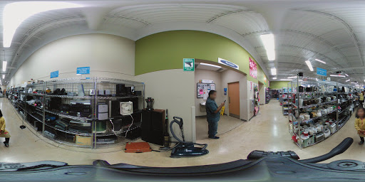 Thrift Store «Goodwill Store & Donation Center in Evanston», reviews and photos, 1916B Dempster St, Evanston, IL 60202, USA