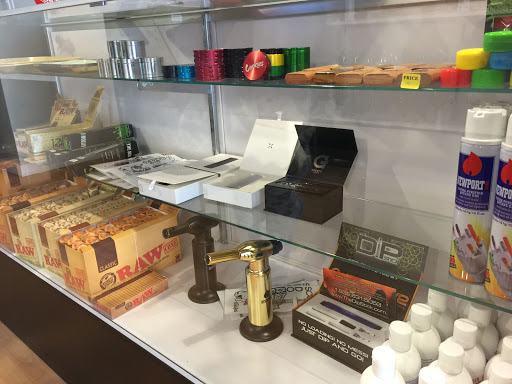 Glass Blower «Blue Dog Smoke Shop», reviews and photos, 802 Granby St, Norfolk, VA 23510, USA