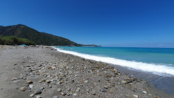 Photo de Spiaggia Ponte Naso avec rivage droit, long