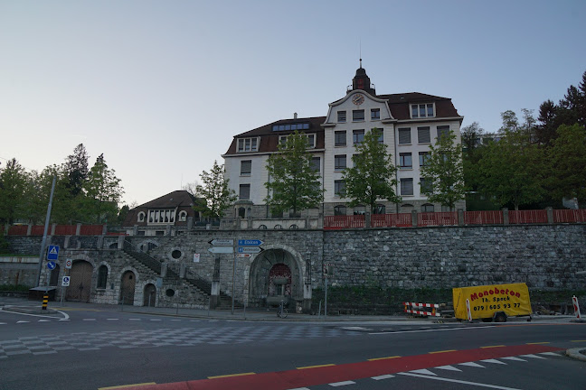 Rezensionen über Schulhaus St. Karli in Luzern - Schule