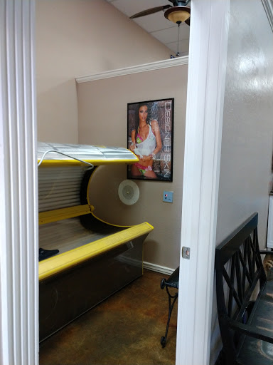 Tanning Salon «Club Tan Salon and Boutique», reviews and photos, 1300 S Watson Rd #117, Buckeye, AZ 85326, USA