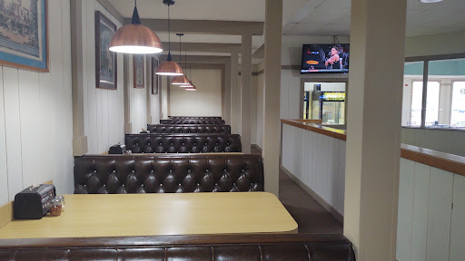 Pizza Restaurant «Round Table Pizza», reviews and photos, 10070 SW Barbur Blvd, Portland, OR 97219, USA