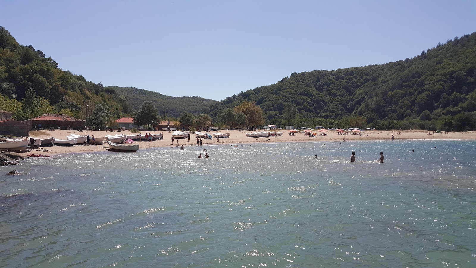 Gockundemirci Koyu Plaji'in fotoğrafı - rahatlamayı sevenler arasında popüler bir yer