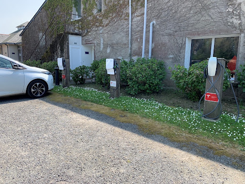 Borne de recharge de véhicules électriques Tesla Destination Charger Héric
