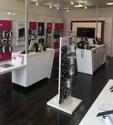 Cell Phone Store «T-Mobile», reviews and photos, 242-02 61st Ave, Douglaston, NY 11362, USA