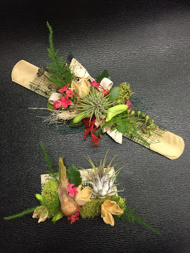 Florist «Bates Flowers by DZyne», reviews and photos, 813 4th Ave, Grinnell, IA 50112, USA