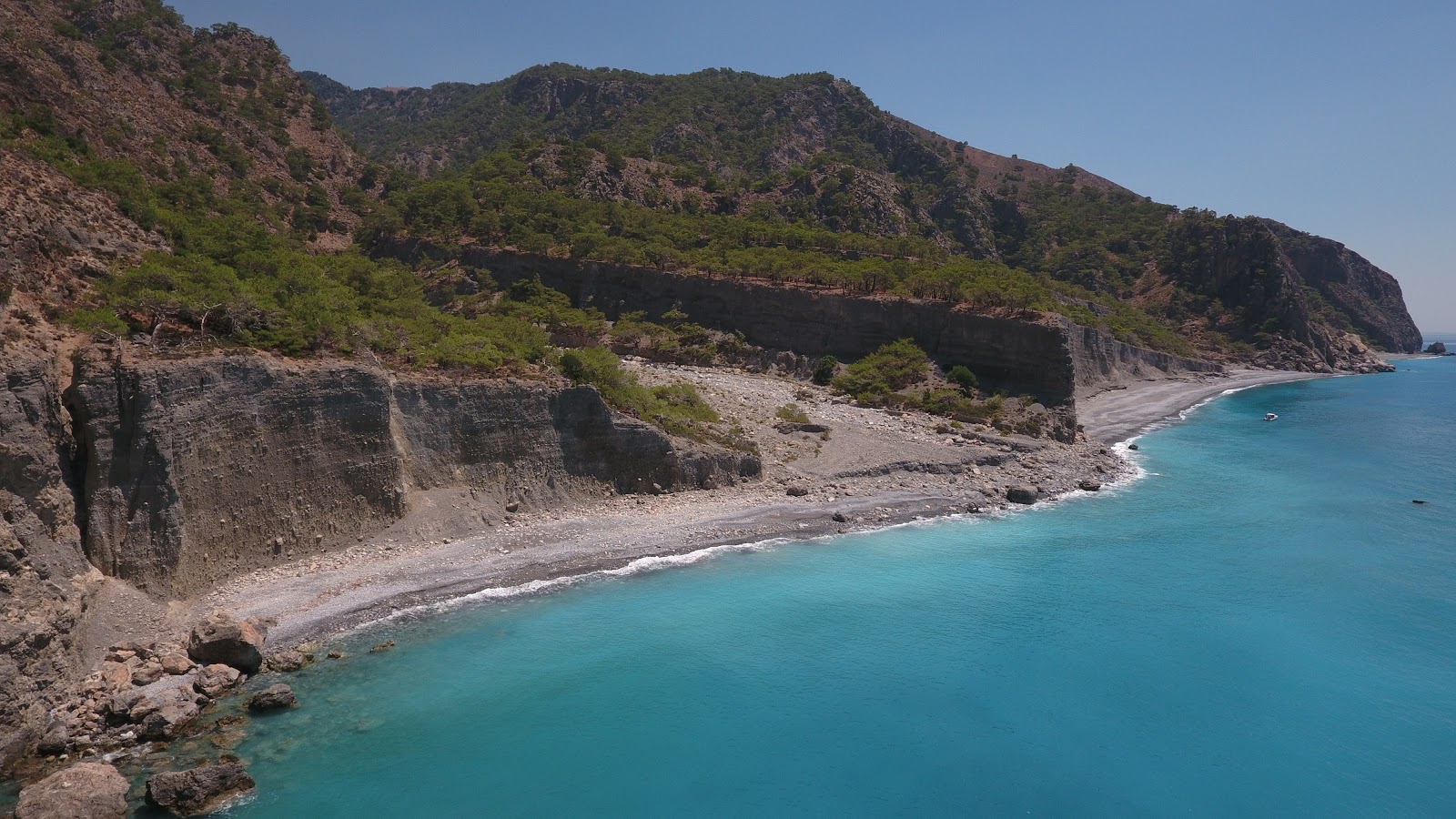 Foto von Domata beach mit türkisfarbenes wasser Oberfläche