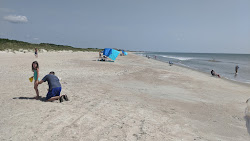 Photo de Debidue beach avec rivage droit, long