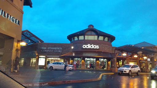 Shopping Mall «Woodburn Premium Outlets», reviews and photos, 1001 N Arney Rd, Woodburn, OR 97071, USA