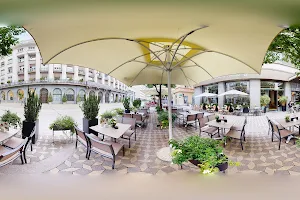 Kavarna Zvezda, Hotel Slon image