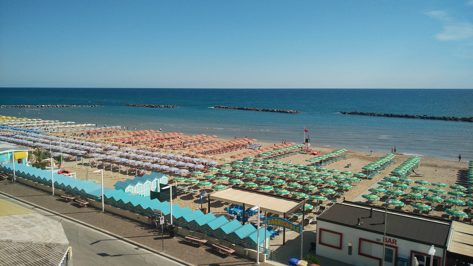 Pesaro beach'in fotoğrafı - Çocuklu aile gezginleri için önerilir