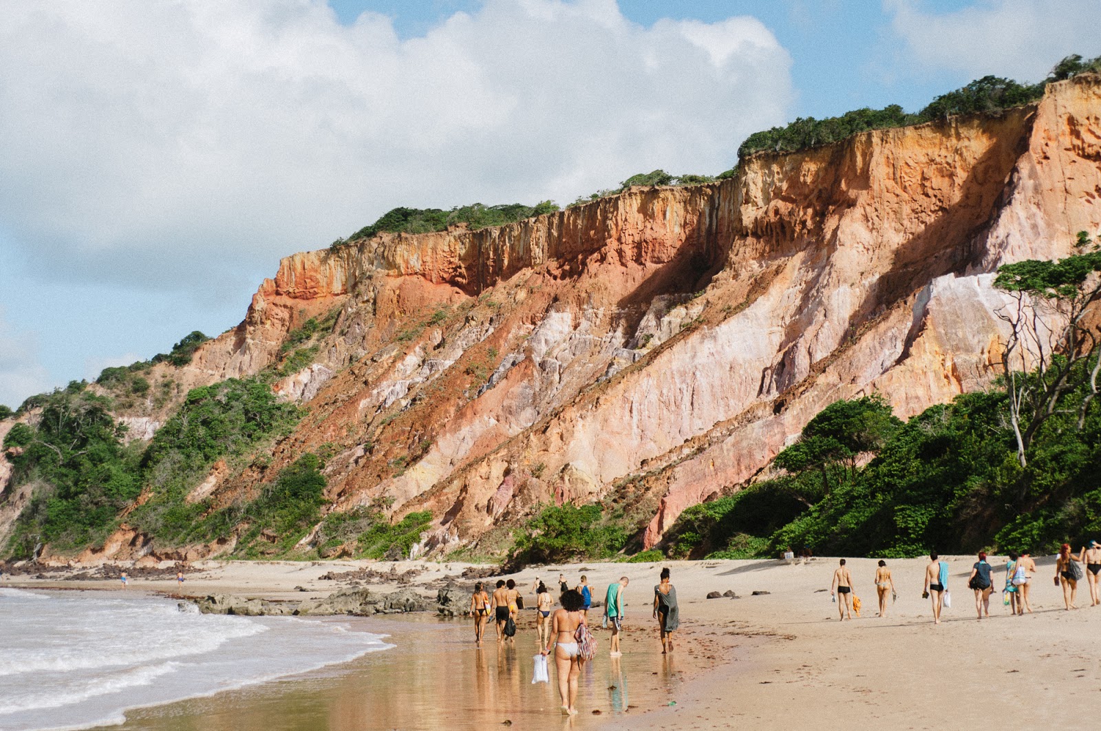 Foto de Praia de Tabatinga com uma linha costeira espaçosa