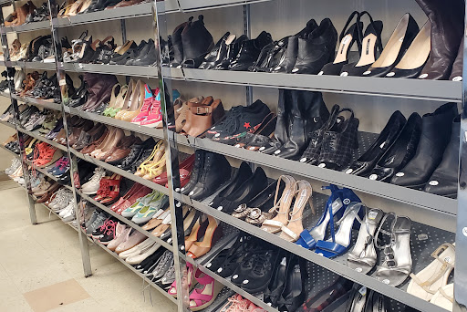 Thrift Store «Lakewood Goodwill», reviews and photos, 6002 Mt Tacoma Dr SW, Tacoma, WA 98499, USA