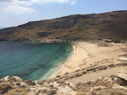 Schinos beach'in fotoğrafı küçük koy ile birlikte