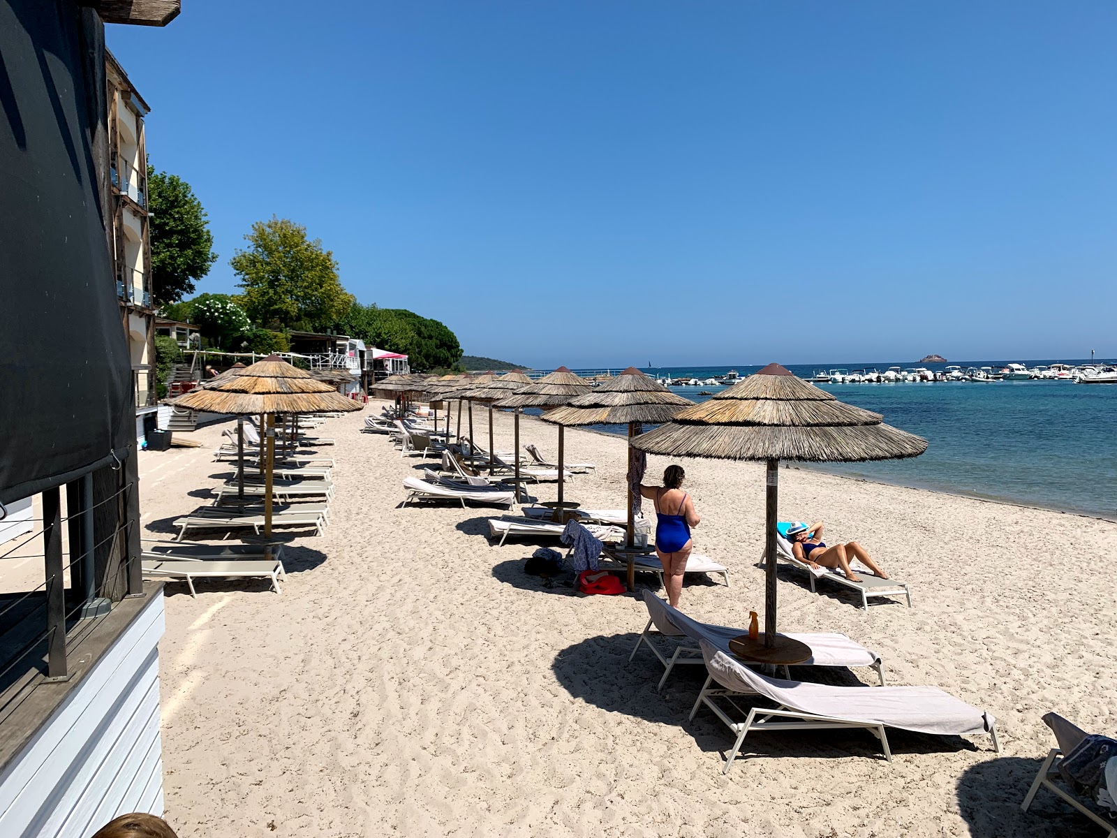 Fotografie cu Pinarello beach cu o suprafață de nisip beige fin
