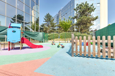 Les Petits Chaperons Rouges à Courbevoie