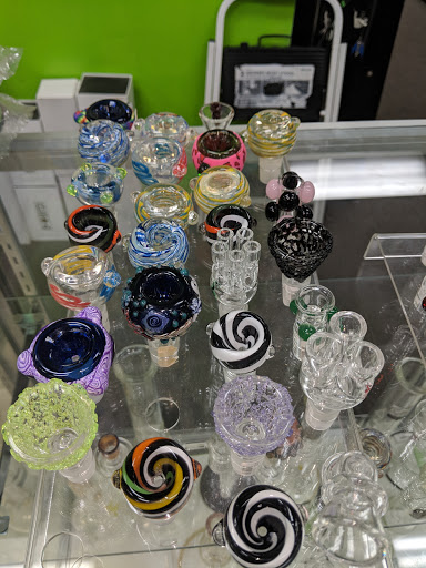 Tobacco Shop «Wonderland Smoke Shop Green Brook», reviews and photos, 20 US-22, Green Brook Township, NJ 08812, USA