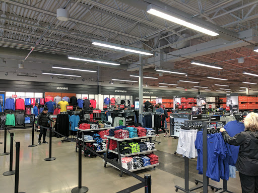 Clothing Store «Nike Factory Store», reviews and photos, 3905 Eagan Outlets Pkwy #200, Eagan, MN 55122, USA