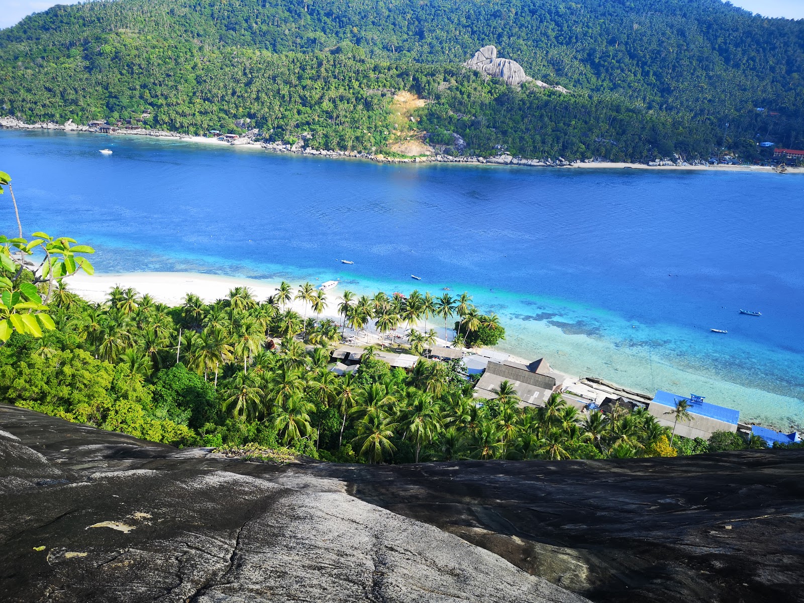 Foto av Dayang Island Resort med rymlig strand