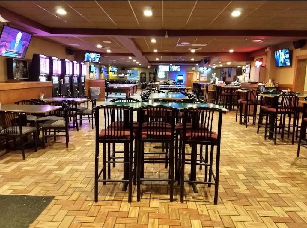 Drac's Pub & Restaurant 55076